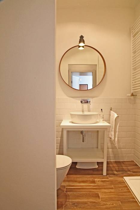 mała biała łazienka gościnna w szafie - projekt i realizacja Anyform, anyform anyform Ванная комната в скандинавском стиле