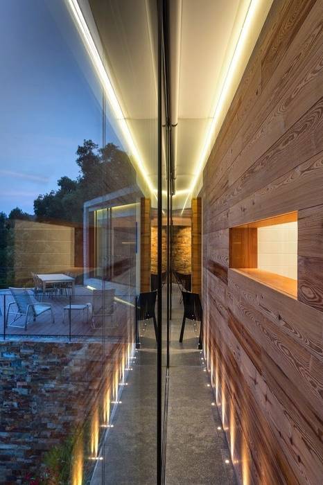 Iluminación interior espectacular. puertas y ventanas de estilo moderno