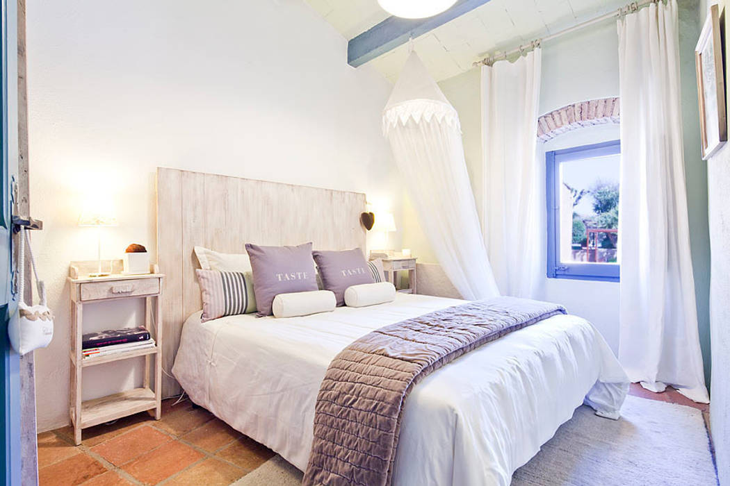 ALQUILER DE CASA EN EL EMPORDA CON MUCHO ENCANTO , decoradora JUDITH FARRAN , Home Deco Decoración Home Deco Decoración Phòng ngủ phong cách mộc mạc Beds & headboards