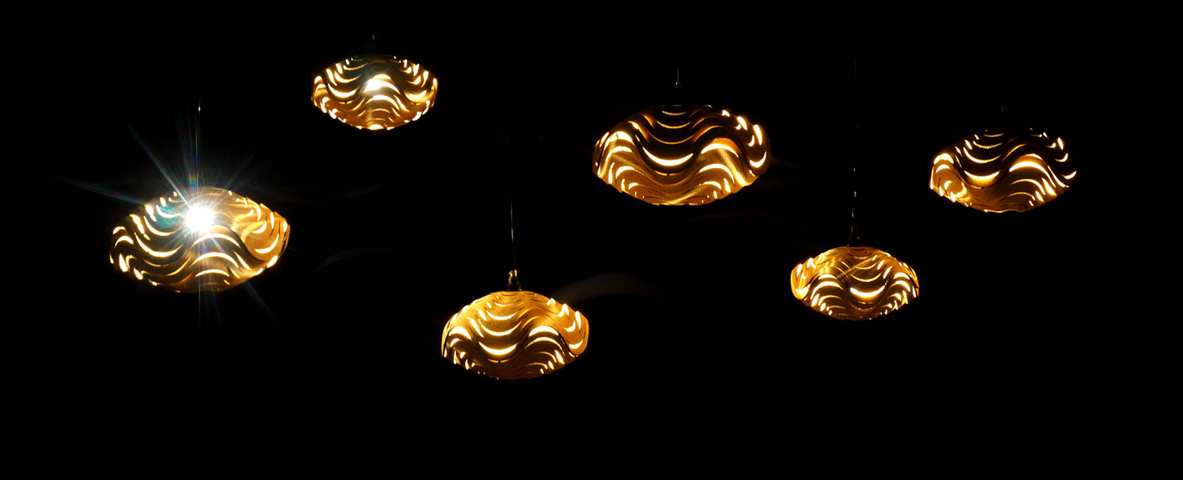 Cazsuluz pendant lamps, Tiago Sa da Costa Studio Tiago Sa da Costa Studio Phòng khách phong cách Địa Trung Hải Lighting