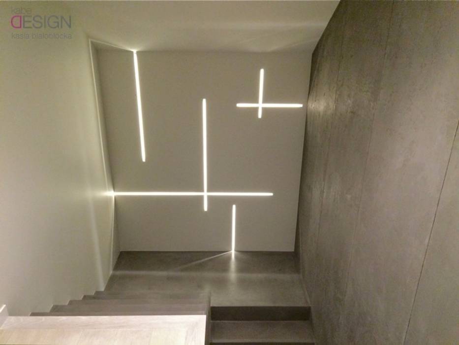 SCHODY kabeDesign kasia białobłocka Nowoczesny korytarz, przedpokój i schody Oświetlenie