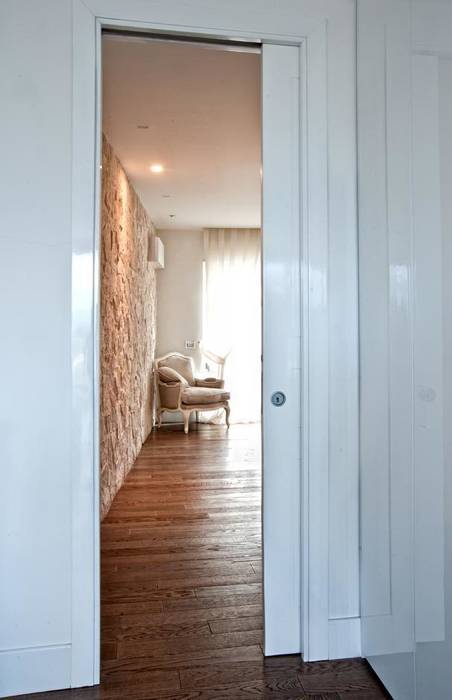 White Light, Francesca Ignani Interiors Francesca Ignani Interiors Mediterranean style doors Doors