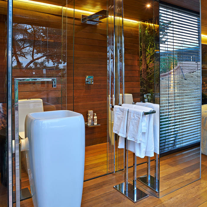 Pocket House homify Modern bathroom