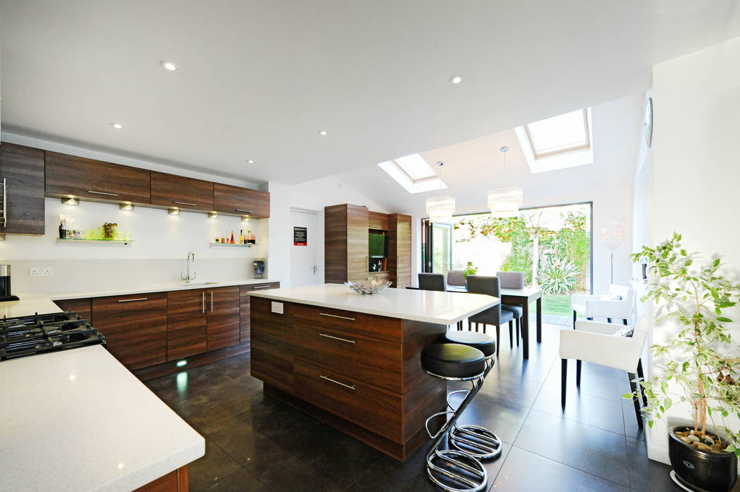 Kitchen Extension with Bi Folding Doors homify Modern Windows and Doors