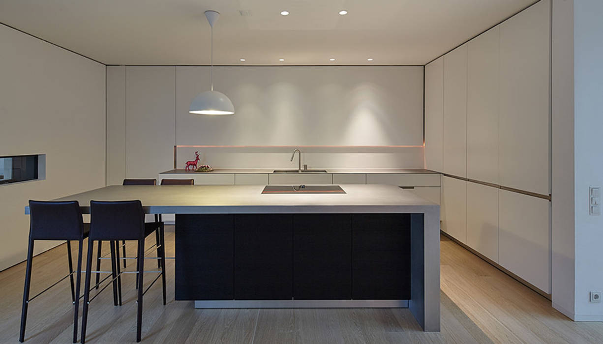 Kubus in Sichtbeton, wirges-klein architekten wirges-klein architekten Modern kitchen