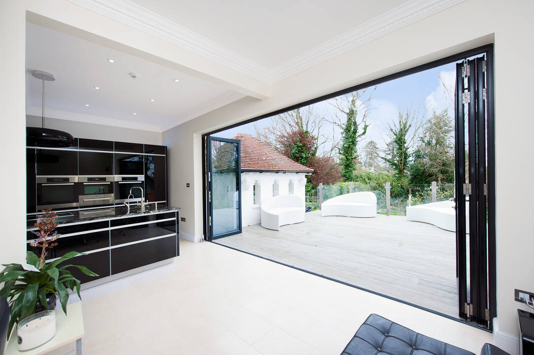 Kitchen Development with Bi Folding Doors homify Modern windows & doors