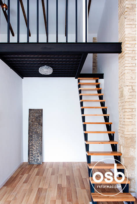 lucía, osb arquitectos osb arquitectos 隨意取材風玄關、階梯與走廊