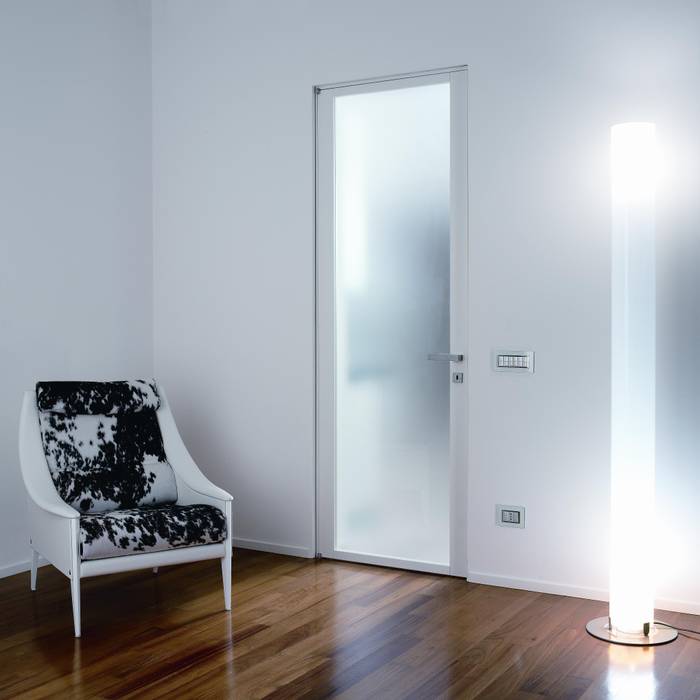 Modello Demetra - finitura laccata bianco opaco con vetro acidato PIETRELLI PORTE Porte Porte