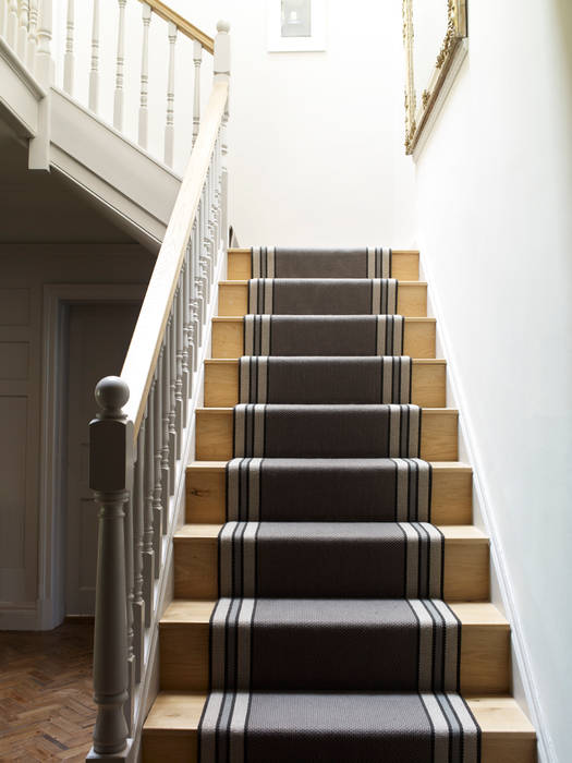Stairs homify Modern corridor, hallway & stairs