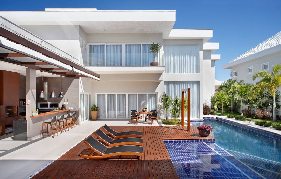 Residência Santa Monica Jardins VL, ANGELA MEZA ARQUITETURA & INTERIORES ANGELA MEZA ARQUITETURA & INTERIORES Casas modernas Propriedade,Plantar,Céu,Água,Construção,Piscina,Arquitetura,Mobília ao ar livre,Lazer,Condomínio