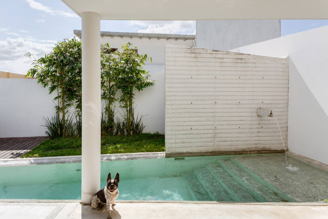 Alberca con fuente Taller ADC Architecture Office Piscinas de estilo minimalista