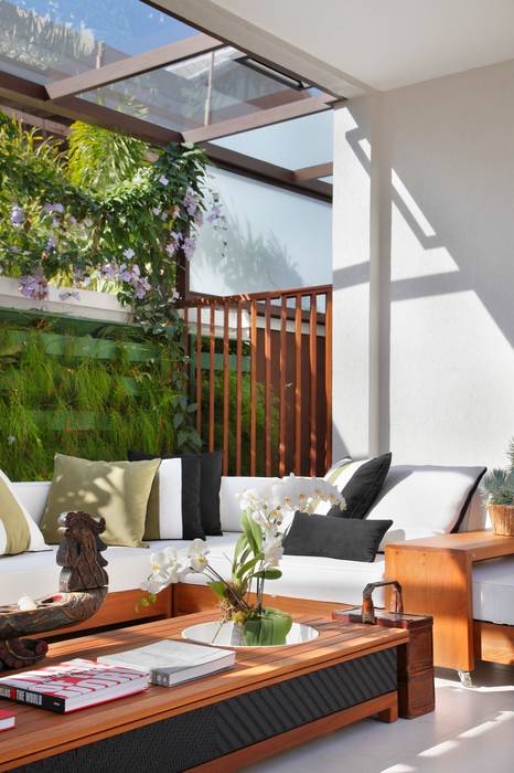 Residência Santa Monica Jardins VL, ANGELA MEZA ARQUITETURA & INTERIORES ANGELA MEZA ARQUITETURA & INTERIORES Modern balcony, veranda & terrace Furniture