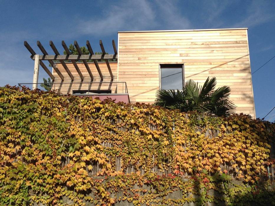 La maison dans la végétation dromoise HELENE LAMBOLEY ARCHITECTE DPLG Maisons modernes