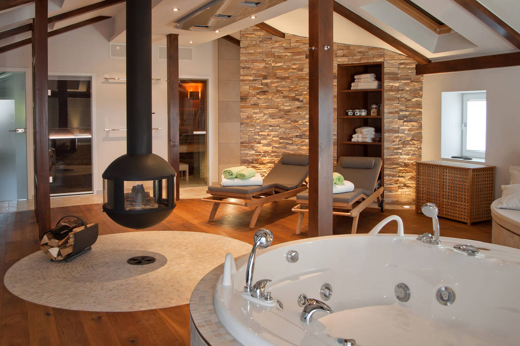 Privater Wellnessbereich im Dachgeschoss, stonewater stonewater Mediterraner Spa Badewanne,Eigentum,Anlage,Holz,Sanitärarmatur,Innenarchitektur,Die Architektur,Zimmerpflanze,Boden,Gebäude