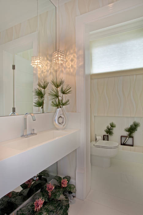 homify Modern style bathrooms