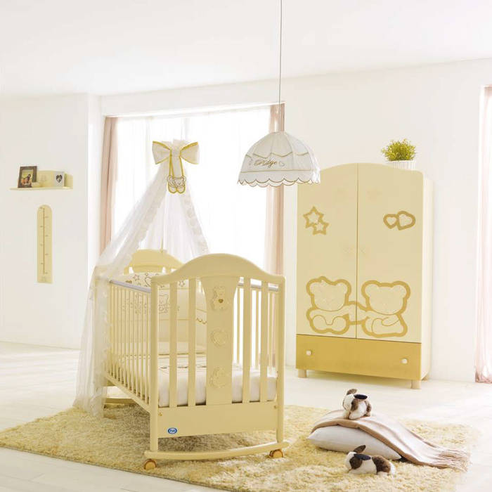 'Prestige Classic' baby cot by Pali homify Modern Kid's Room Wood Wood effect Beds & cribs