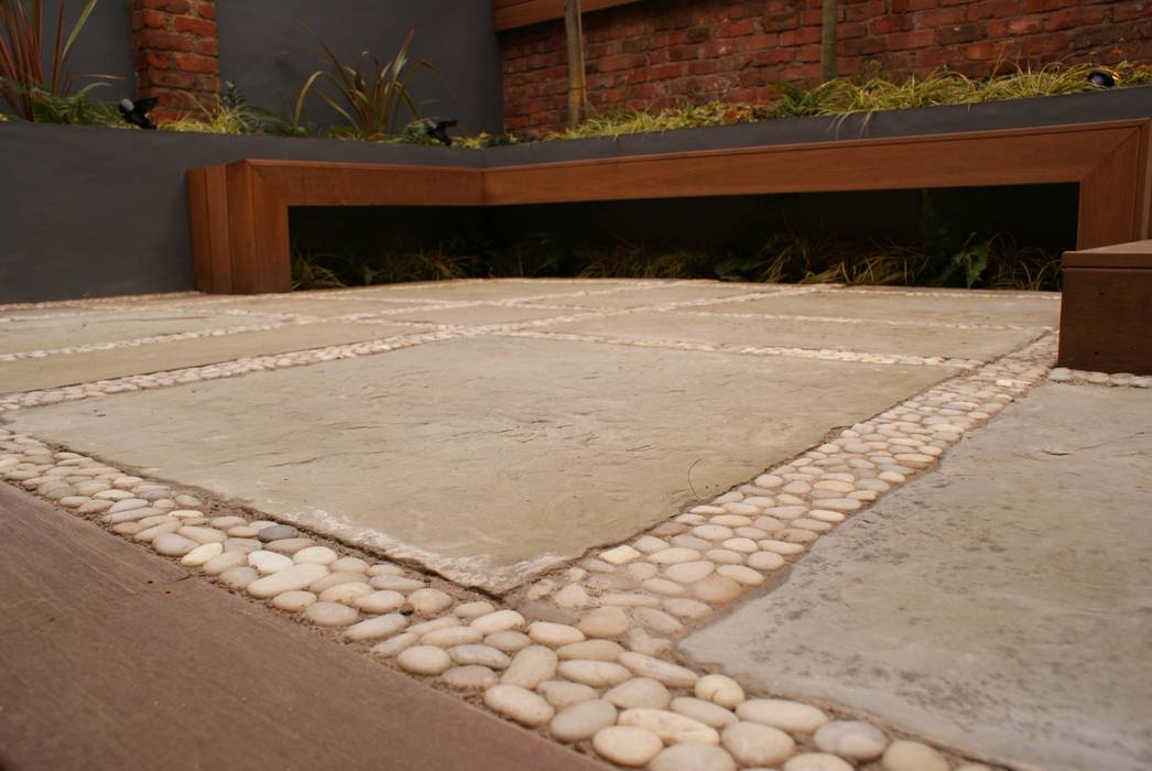 Contemporary Courtyard - Salford, Hannah Collins Garden Design: modern by Hannah Collins Garden Design, Modern