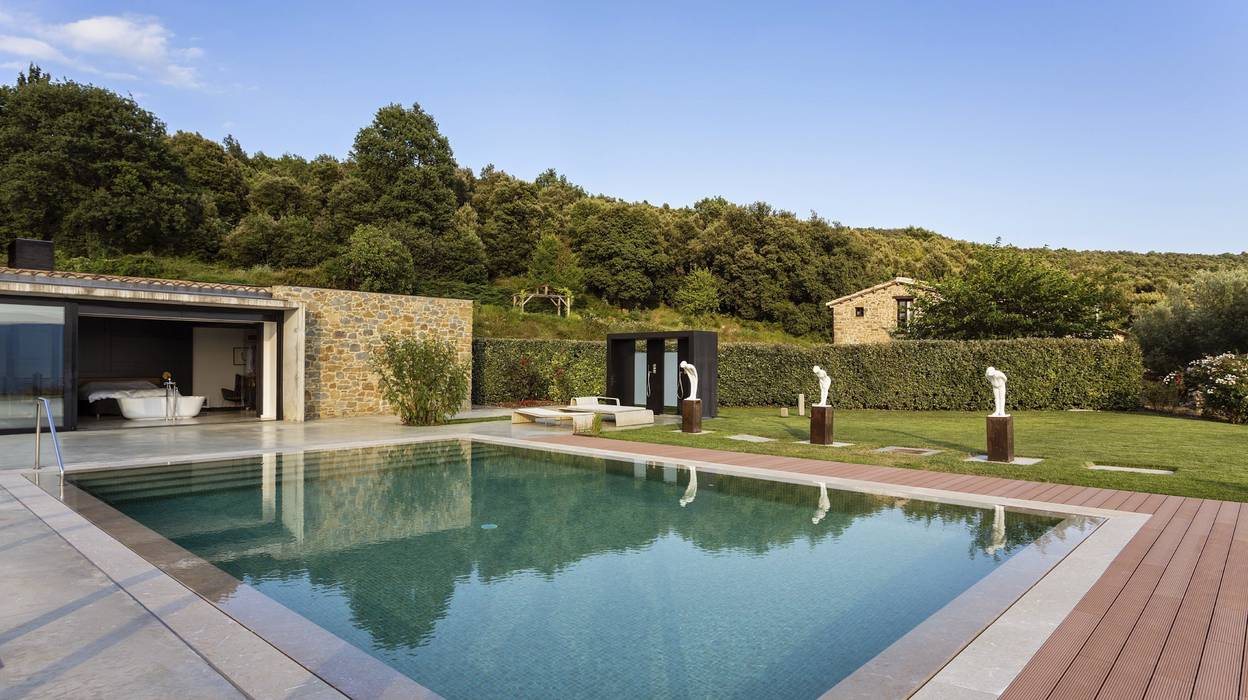 La Casa con vista Perfecta: Piscina, Terraza chill out, Casa de huéspedes y Acabados en Piedra, VelezCarrascoArquitecto VCArq VelezCarrascoArquitecto VCArq Jardines de estilo rústico