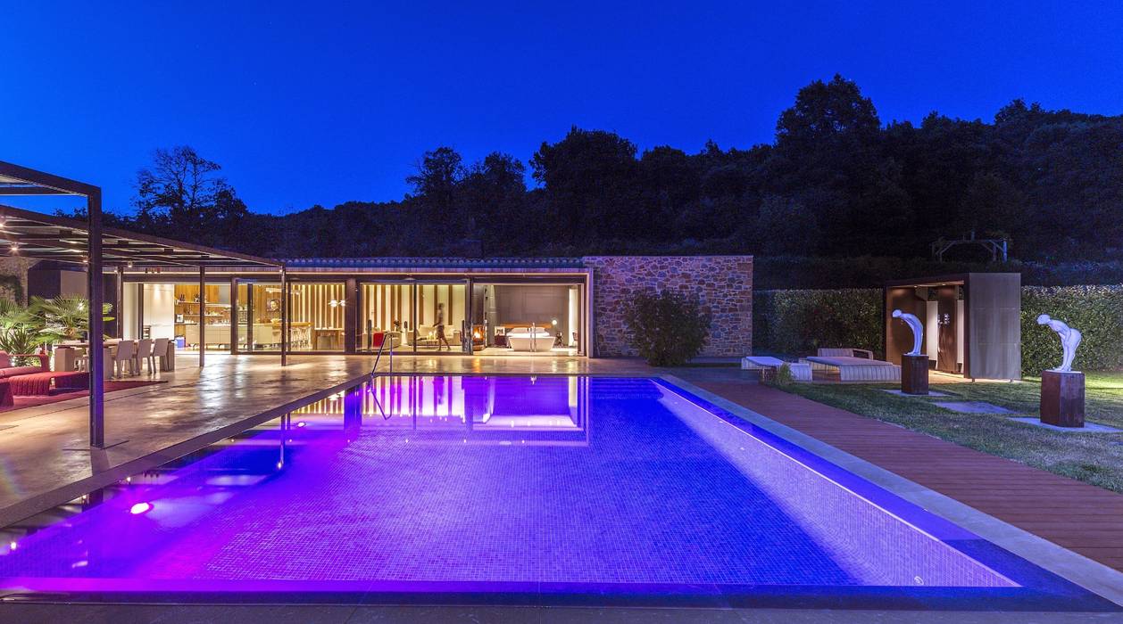 La Casa con vista Perfecta: Piscina, Terraza chill out, Casa de huéspedes y Acabados en Piedra, VelezCarrascoArquitecto VCArq VelezCarrascoArquitecto VCArq Casas rurales