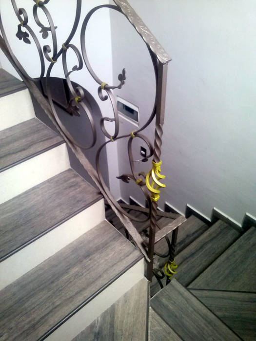 Escalera 2 homify Pasillos, vestíbulos y escaleras eclécticos