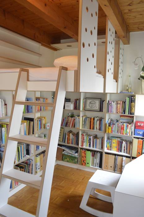 Bücherregal unter Hochbett Lars Führmann Tischlerei Minimalistische Arbeitszimmer Schränke und Regale