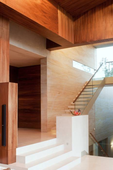 Casa AV, Gantous Arquitectos Gantous Arquitectos Pasillos, vestíbulos y escaleras modernos