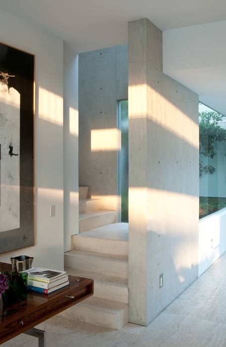 Polanco Penthouse, Gantous Arquitectos Gantous Arquitectos Modern corridor, hallway & stairs