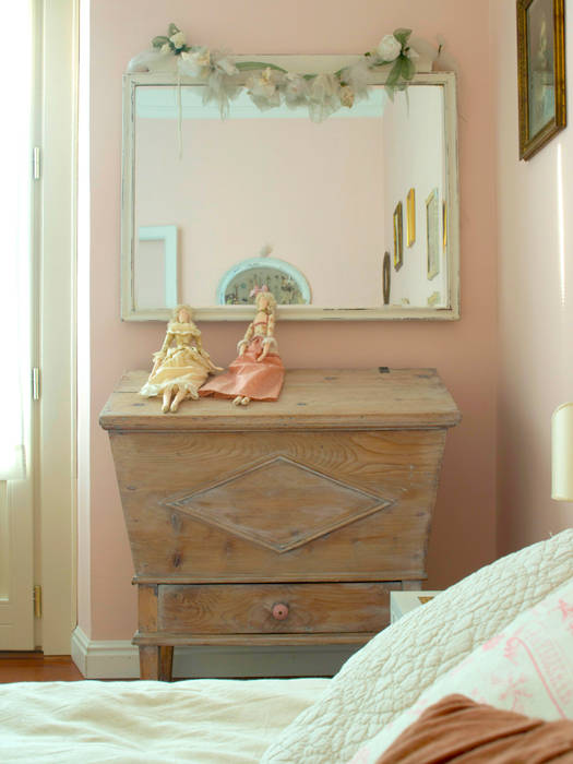 Home Relooking in stile Shabby Chic, Cinzia Corbetta Cinzia Corbetta Classic style bedroom