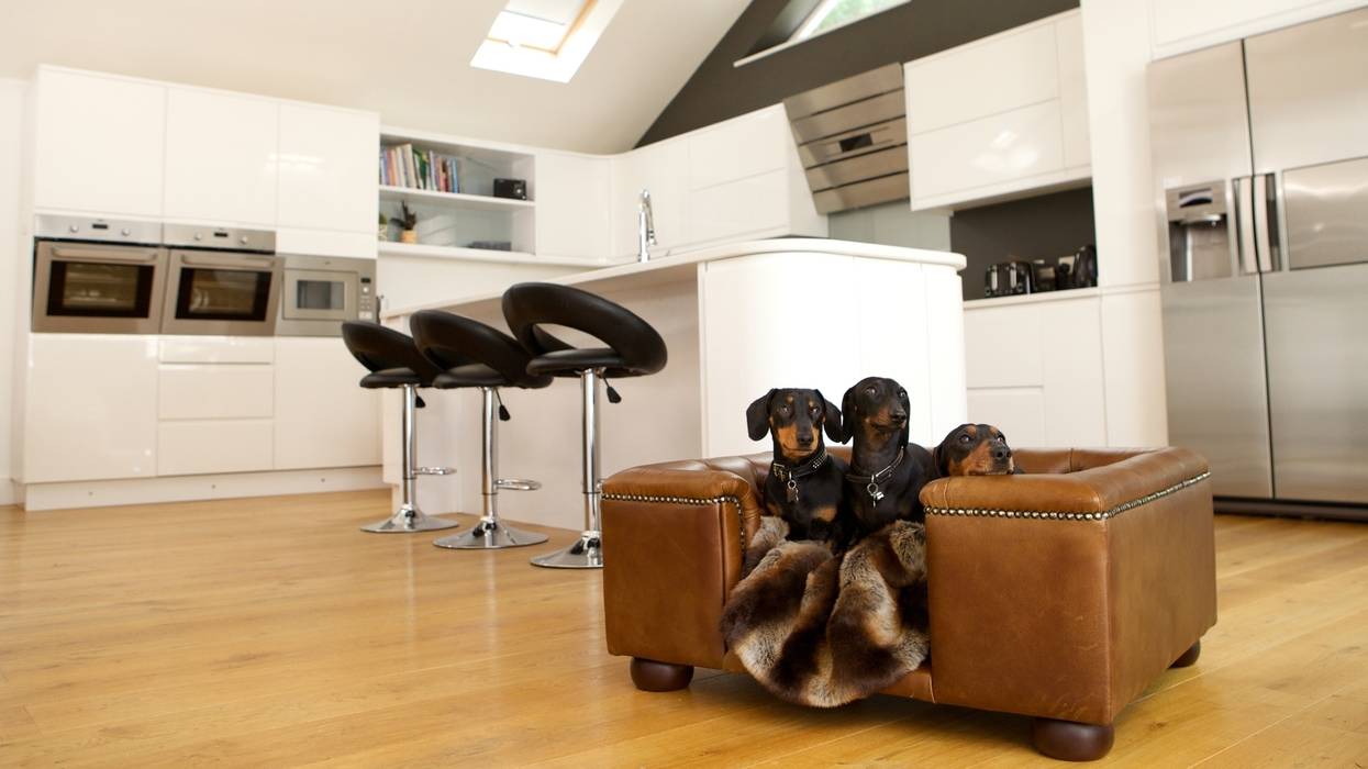 Dog Sofa - Sandringham small in Natural Italian Leather Scott's of london Classic style kitchen Leather Grey dog bed,Tables & chairs