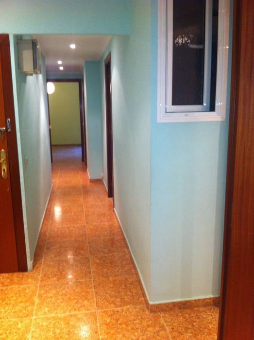 homify Corredores, halls e escadas modernos