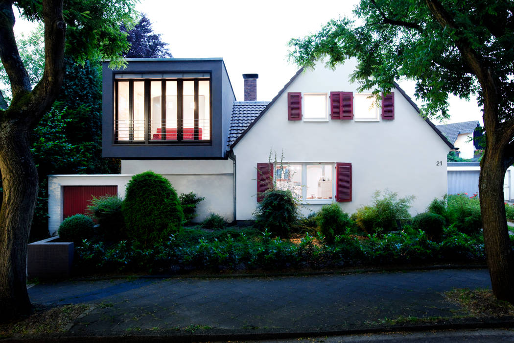 Erweiterung eines Einfamilienhauses in Ratingen, Oliver Keuper Architekt BDA Oliver Keuper Architekt BDA Дома в стиле модерн