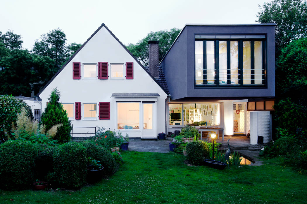 Erweiterung eines Einfamilienhauses in Ratingen, Oliver Keuper Architekt BDA Oliver Keuper Architekt BDA บ้านและที่อยู่อาศัย