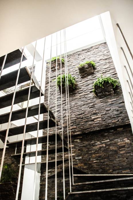 Oficinas ECC, ARKOT arquitectura + construcción ARKOT arquitectura + construcción Modern corridor, hallway & stairs