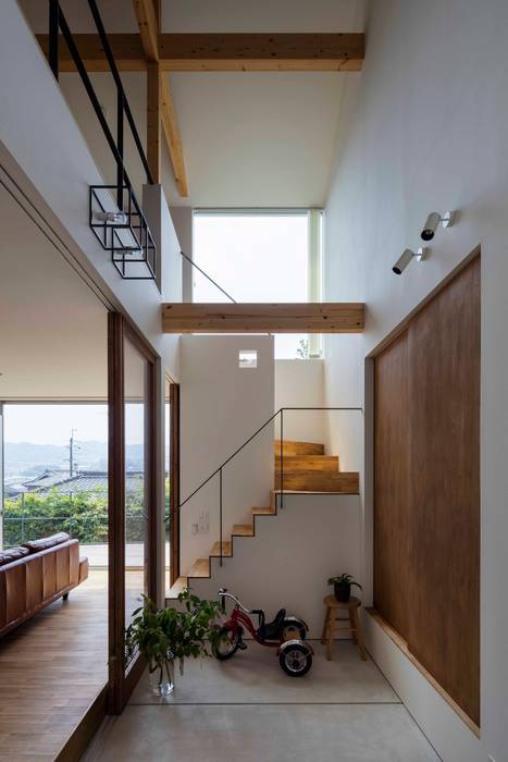 生駒の家 House in Ikoma, arbol arbol モダンスタイルの 玄関&廊下&階段