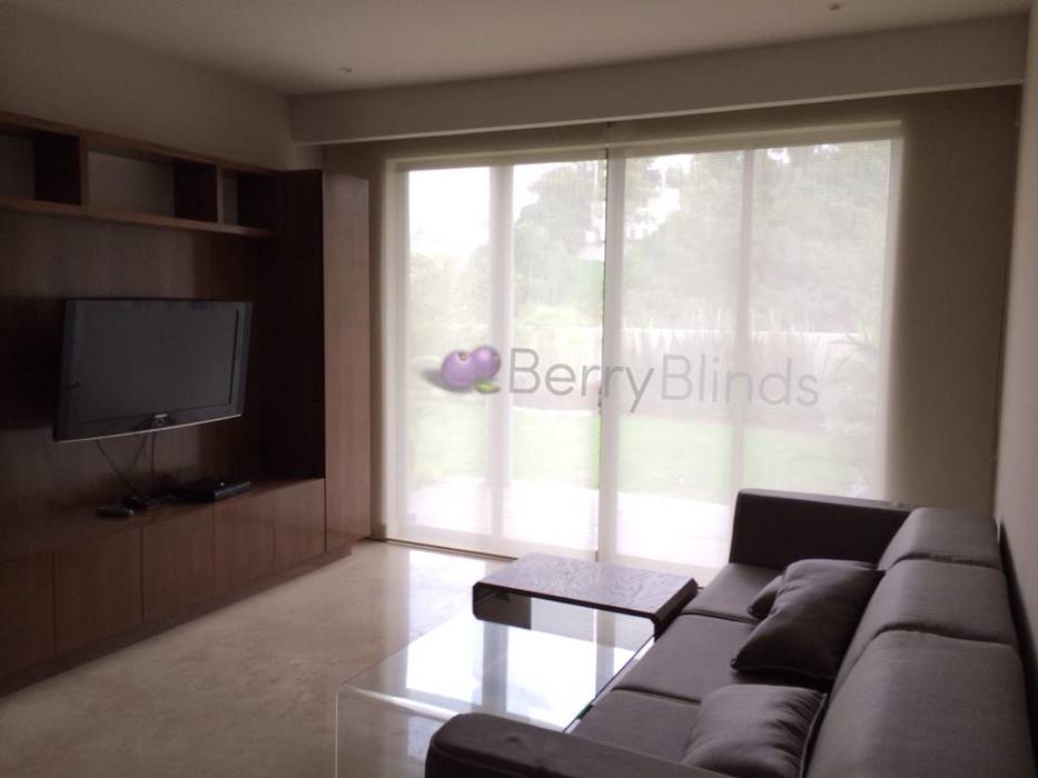 CORTINAS Y PERSIANAS RESIDENCIA EN SANTA FE, BERRY BLINDS INTERIORISMO BERRY BLINDS INTERIORISMO Portas e janelas modernas Persianas e estores