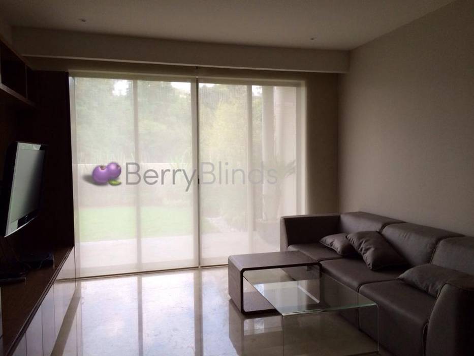 CORTINAS Y PERSIANAS RESIDENCIA EN SANTA FE, BERRY BLINDS INTERIORISMO BERRY BLINDS INTERIORISMO Modern windows & doors Blinds & shutters