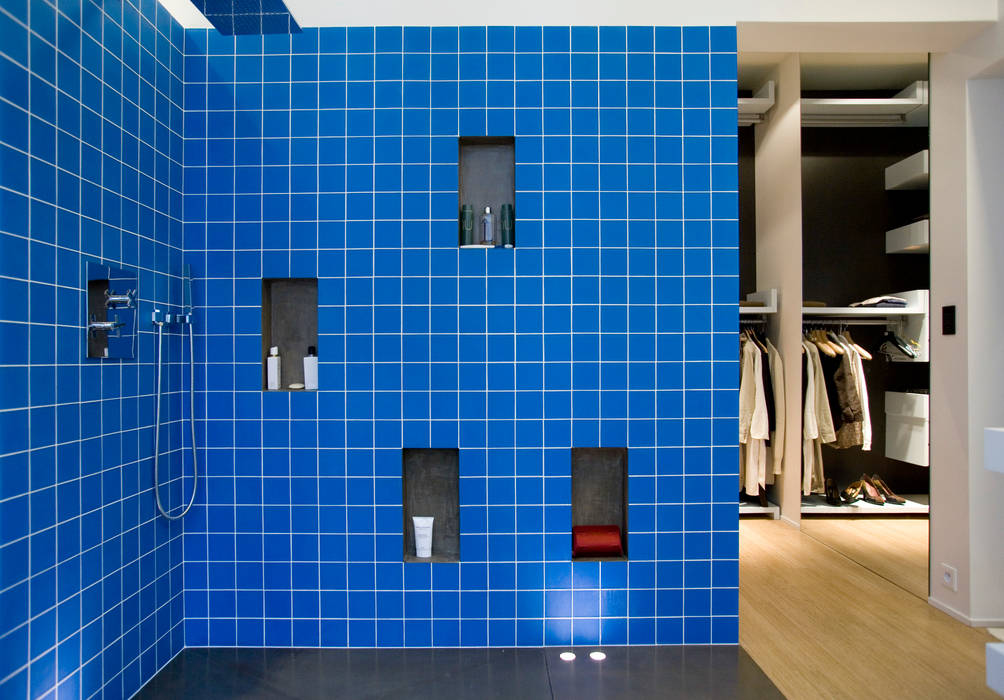 Appartement d’un collectionneur d’art contemporain-Paris-17e, ATELIER FB ATELIER FB Moderne Badezimmer