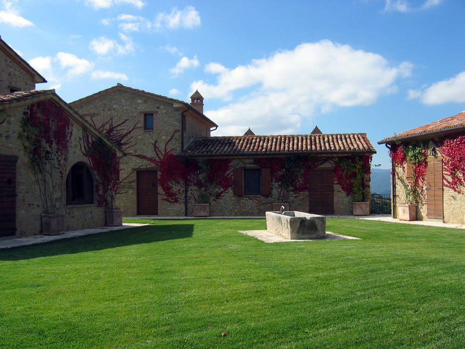 Vista del giardino in autunno Stefania Lorenzini garden designer Giardino rurale