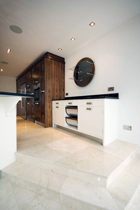 Kitchens made in Harrogate by Inglish Design INGLISH DESIGN Classic style kitchen Cabinets & shelves