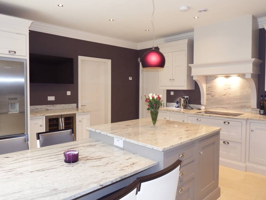 Kitchens made in Harrogate by Inglish Design INGLISH DESIGN Classic style kitchen Cabinets & shelves