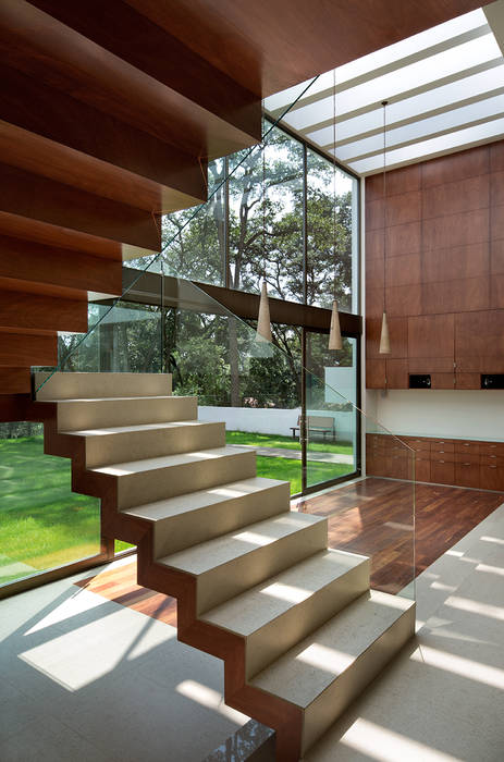 homify Modern Corridor, Hallway and Staircase