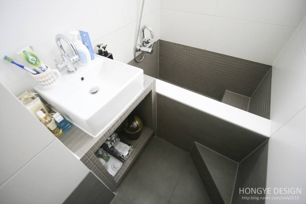 반려묘와 함께하는 신혼부부의 집, 홍예디자인 홍예디자인 現代浴室設計點子、靈感&圖片