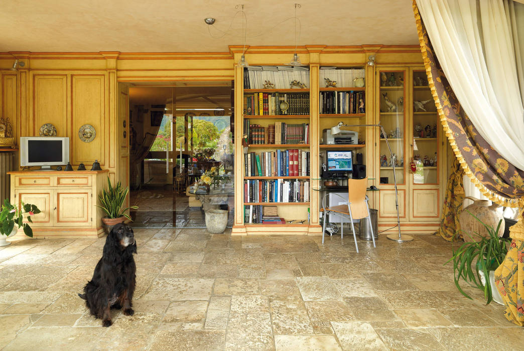 Librerie e Boiserie, Porte del Passato Porte del Passato Salas multimedia de estilo rústico Mobiliario