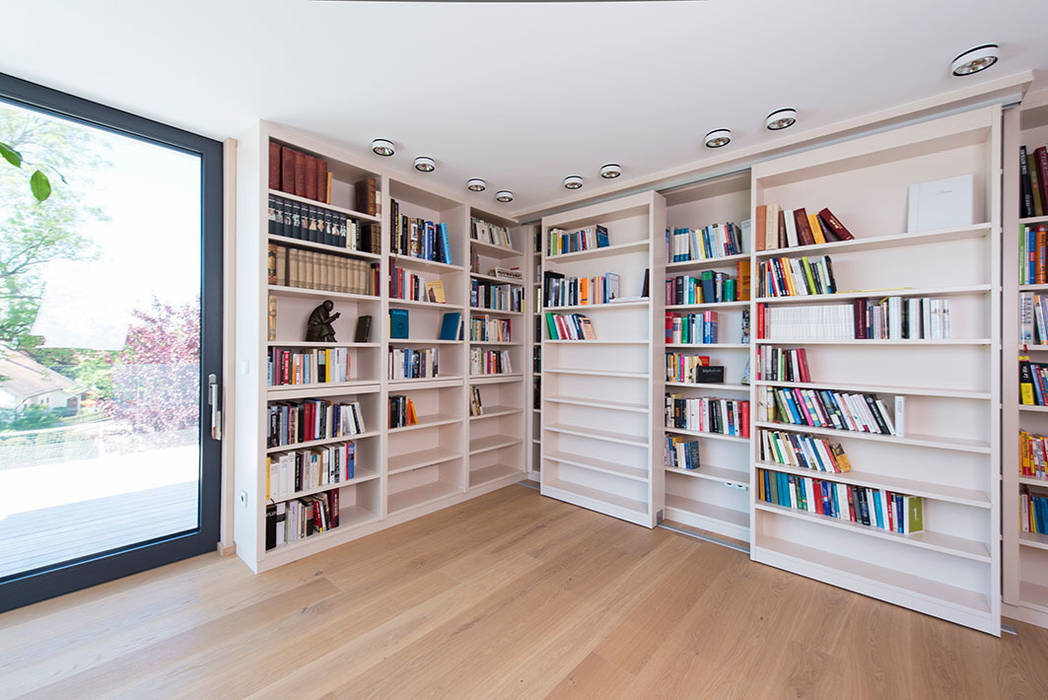 Er Lesen Ihre Bibliothek Fur Zu Hause Klassische Wohnzimmer Von Designwerk Christl Klassisch Homify