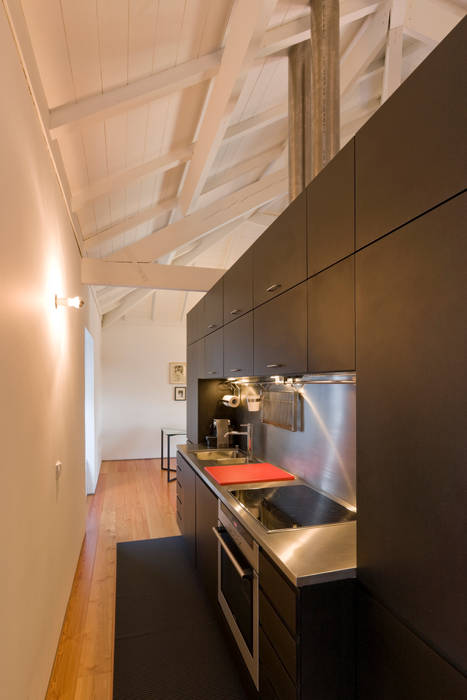 Casa da Vitória, Paulo Freitas e Maria João Marques Arquitectos Lda Paulo Freitas e Maria João Marques Arquitectos Lda Minimalist kitchen