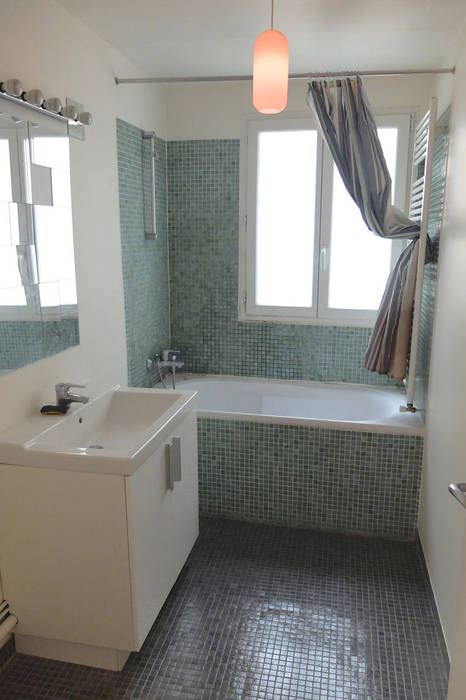 ​Avant : salle de bain - Appartement industriel chic & moderne 55m2 75010 Paris - Espaces à Rêver Espaces à Rêver