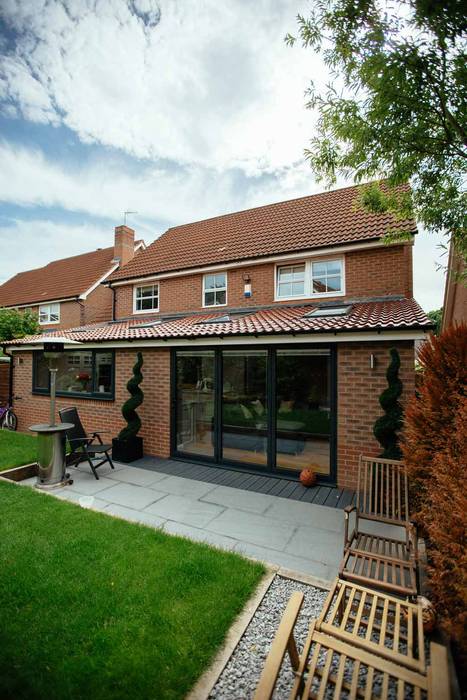 External view of the single storey extension PARKdesigned Architects Modern houses