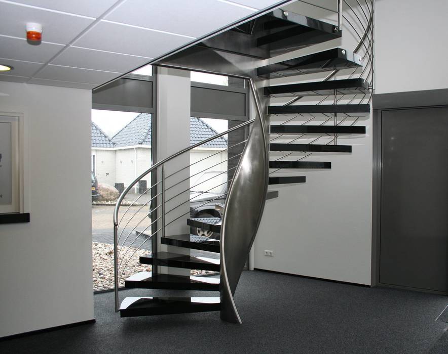 Natuurstenen RVS spiraaltrap met vrijdragende natuursteen treden, Allstairs Trappenshowroom Allstairs Trappenshowroom Stairs Stairs