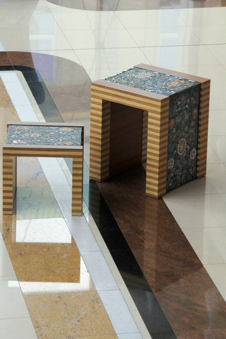 Stolik i krzesło z kolekcji "Mojetno" GRANMAR Borowa Góra - granit, marmur, konglomerat kwarcowy Klasyczny salon Stoliki
