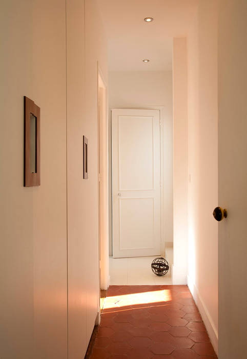 2 Appartements Réunis -Paris-10e, ATELIER FB ATELIER FB Modern corridor, hallway & stairs